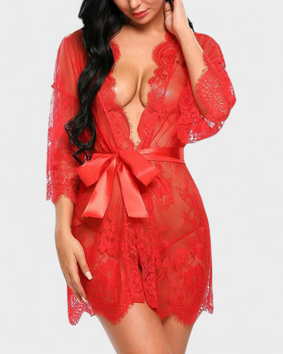 טינה | פיג'מת בלונדינית בהירה אלגנטית עם חגורת סטן