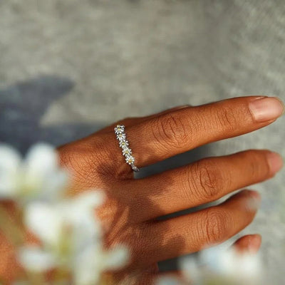 לורה™ | טבעת מתכווננת עם פרח מצויר ביד