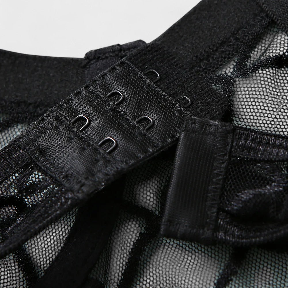 אֶסְמִירָה | בּוֹדִי עם תחרה